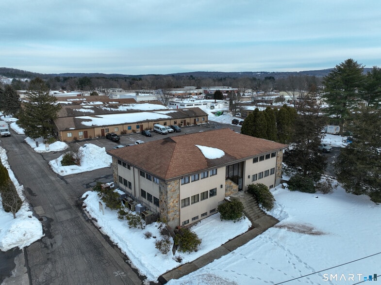 More Photos Of 160 Oak St, Glastonbury Office For Sale