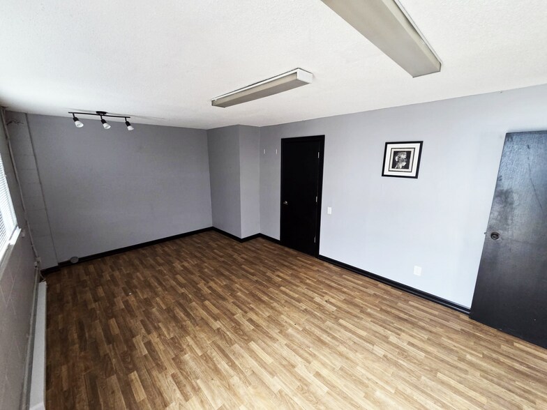 More Photos Of 20111-20121 Industrial Ave, Langley Warehouse For Lease