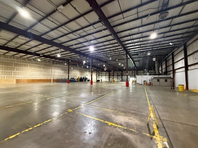 More Photos Of 7801 Sears Blvd, Pensacola Distribution For Lease