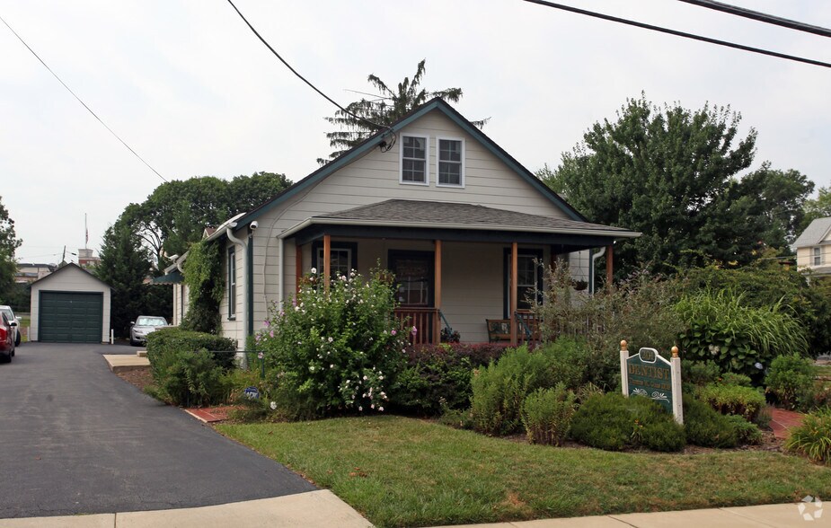 Primary Photo Of 201 Brookes Ave, Gaithersburg Office For Lease