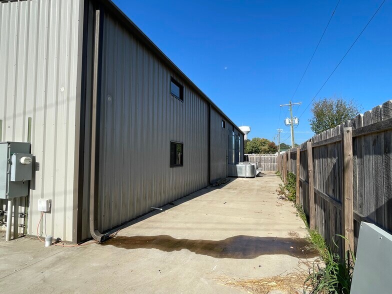 More Photos Of 813 Joe Black Rd, Williamston Warehouse For Lease