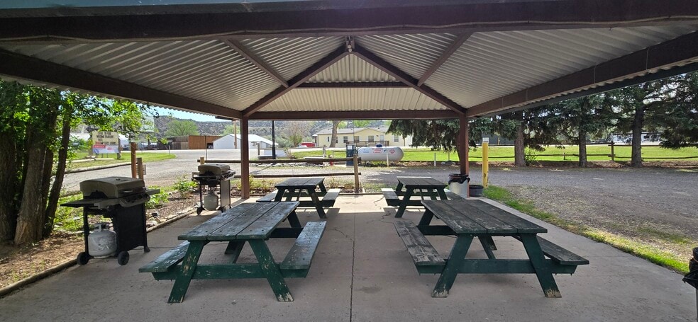 More Photos Of 204 US Highway 20 S, Thermopolis Manufactured Housing Mobile Home Park For Sale