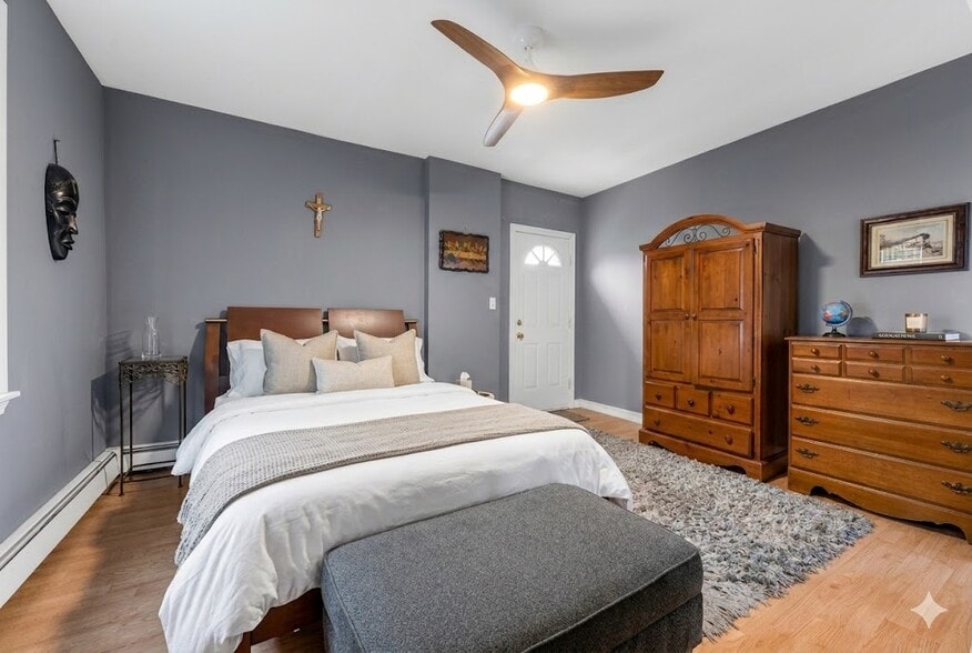 More Photos Of 320 King St E, Hamilton Storefront Retail Residential For Sale