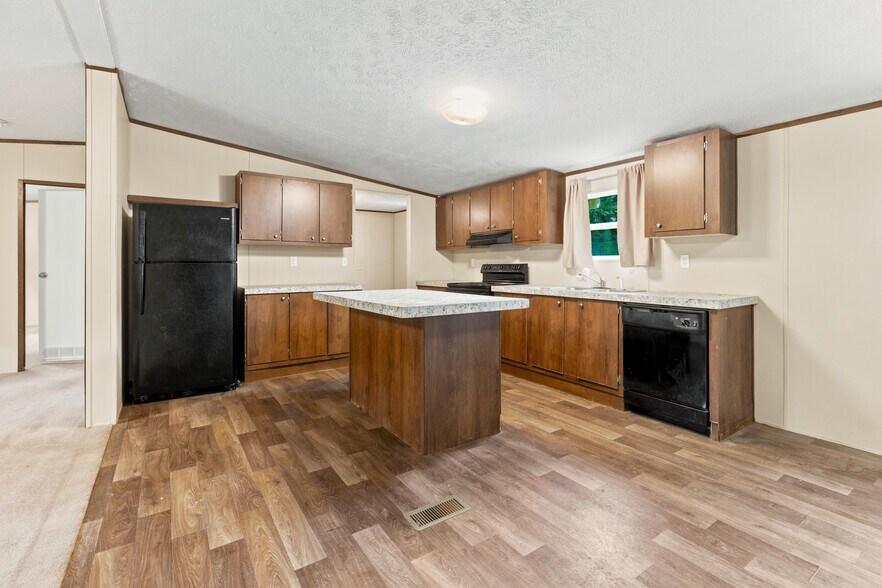 More Photos Of 7362 Washington Ave, Montgomery Flex For Sale