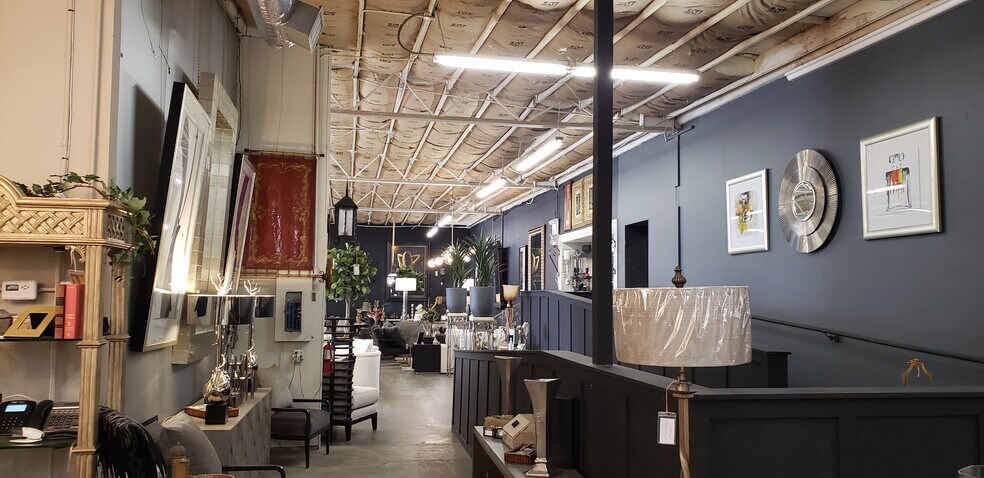 More Photos Of 7115 Darby Ave, Reseda Warehouse For Lease