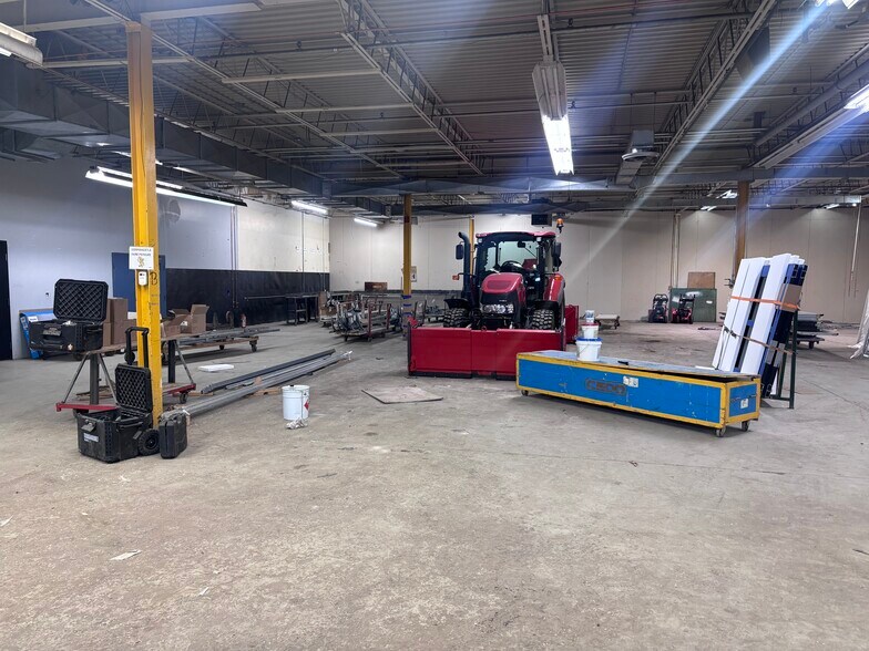 More Photos Of 605 Boul Iberville, Repentigny Flex For Lease