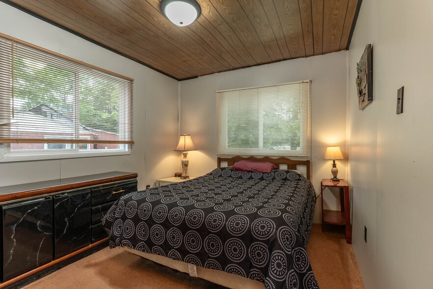 More Photos Of 229 E Lake Emily Rd, Crystal Falls Trailer Camper Park For Sale