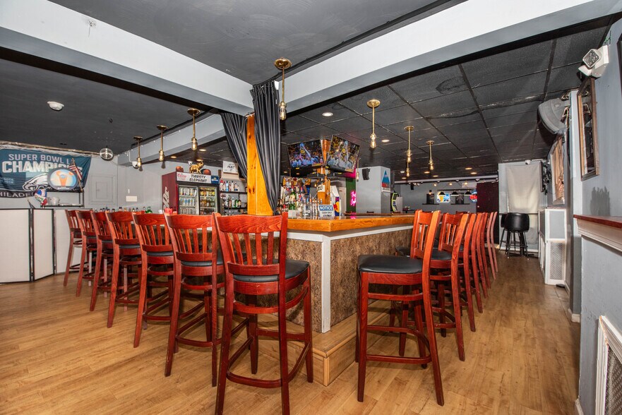 More Photos Of 932 Wyoming Ave, Scranton Bar For Sale