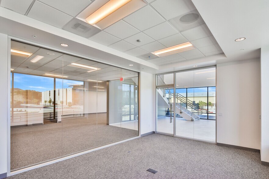More Photos Of 25485 Springbrook Ave, Santa Clarita Warehouse For Sale