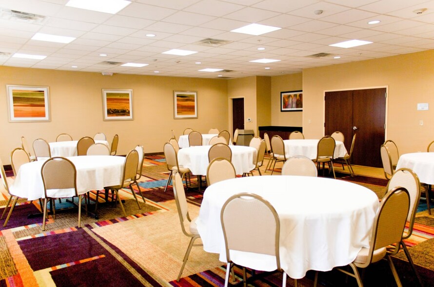 More Photos Of 1111 N Lorraine St, Hutchinson Hotel For Sale