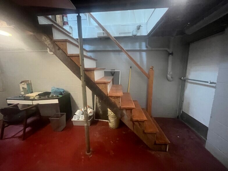 More Photos Of 114 E Lincoln Ave, Mc Donald Storefront For Lease