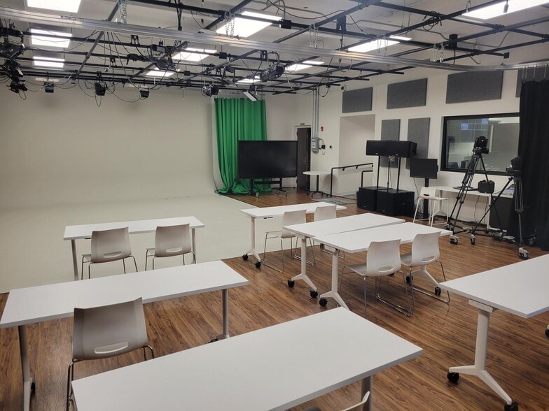 More Photos Of 2121 St Clair Ave, Cleveland Office For Sale