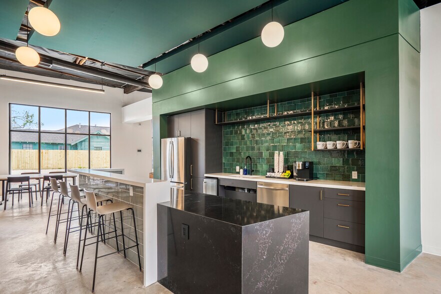 More Photos Of 1109-1115 Dumble st, Houston Office For Sale