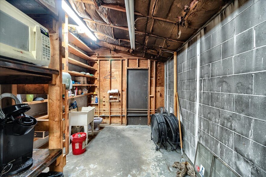 More Photos Of 2600 Duss Ave, Ambridge Unknown For Sale