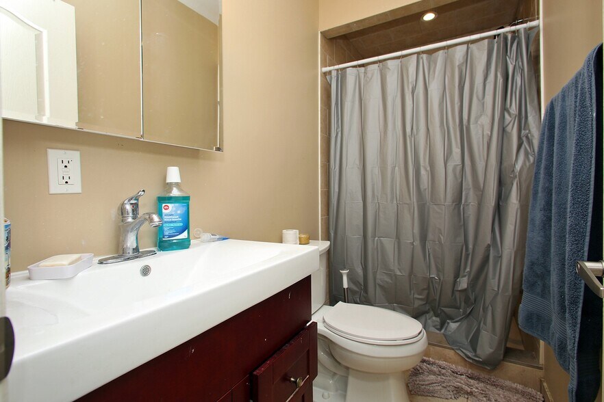 More Photos Of 10-12 Centre St, Markham Office Residential For Sale