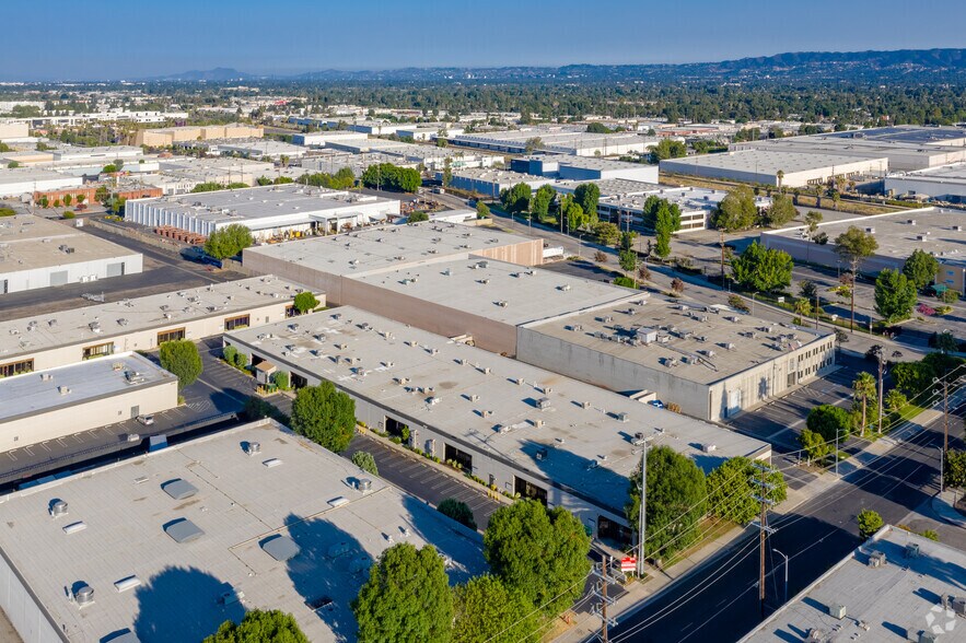 More Photos Of 9400 Lurline Ave, Chatsworth Warehouse For Lease