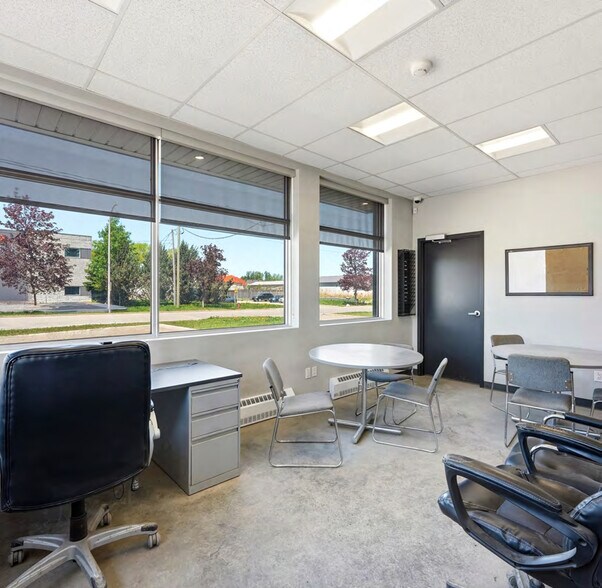 More Photos Of 145 Rue De L'industrie, L'assomption Industrial For Lease