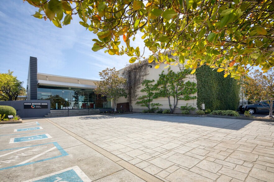 More Photos Of 1755 Rollins Rd, Burlingame Warehouse For Lease