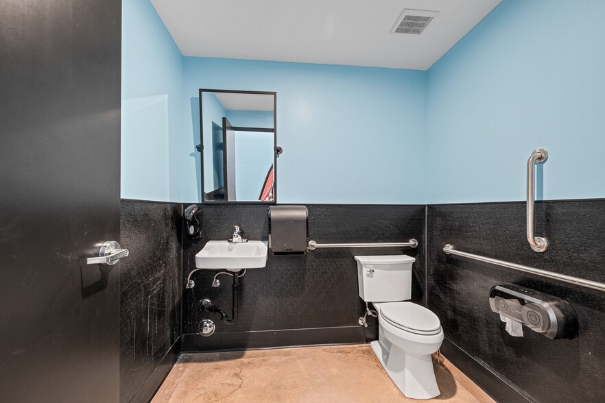 More Photos Of 10-18 W Pacific Ave, Henderson Storefront Retail Office For Sale