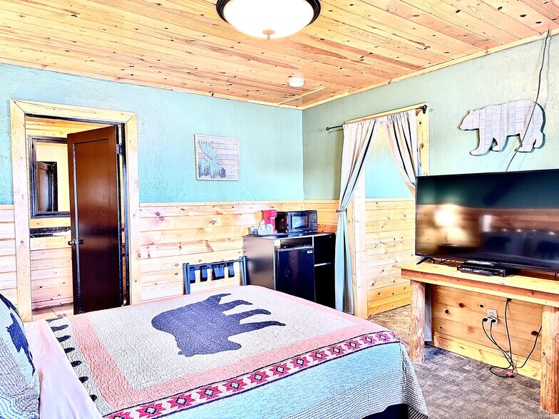 More Photos Of 1665 Whisper Ridge Rd, Ashton Hotel For Sale