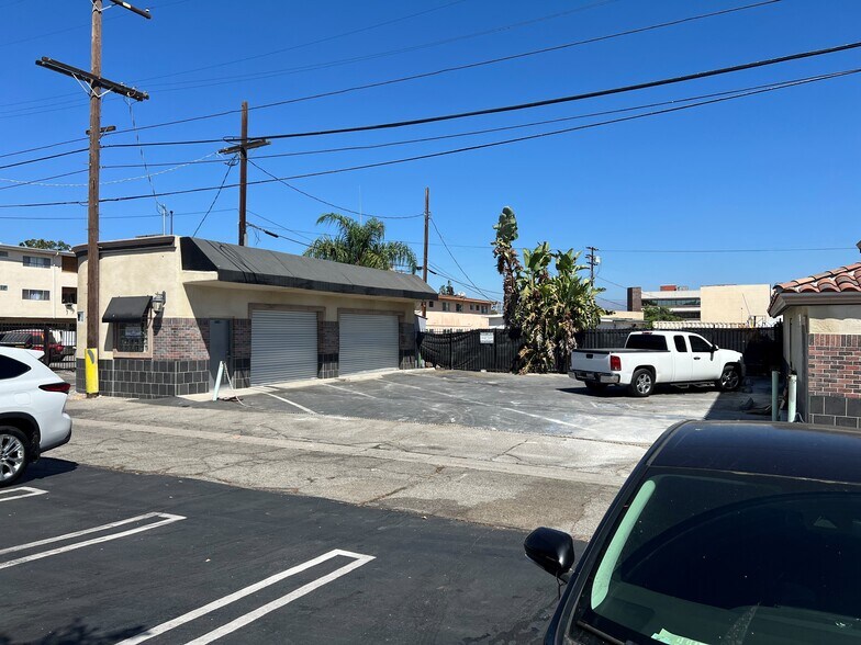 Primary Photo Of 5425 Reseda Blvd, Tarzana Storefront For Lease