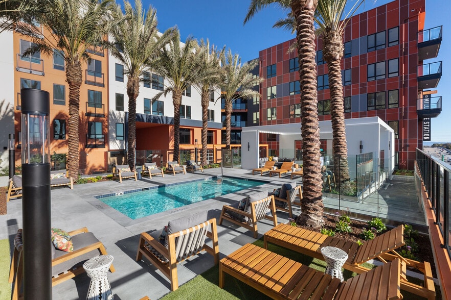 More Photos Of 126 N Rollins Rd, Millbrae Apartments For Lease