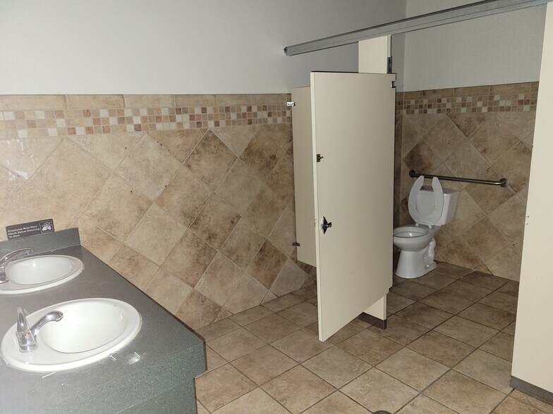 More Photos Of 5753-5783 Old Winder Hwy, Braselton Restaurant For Lease