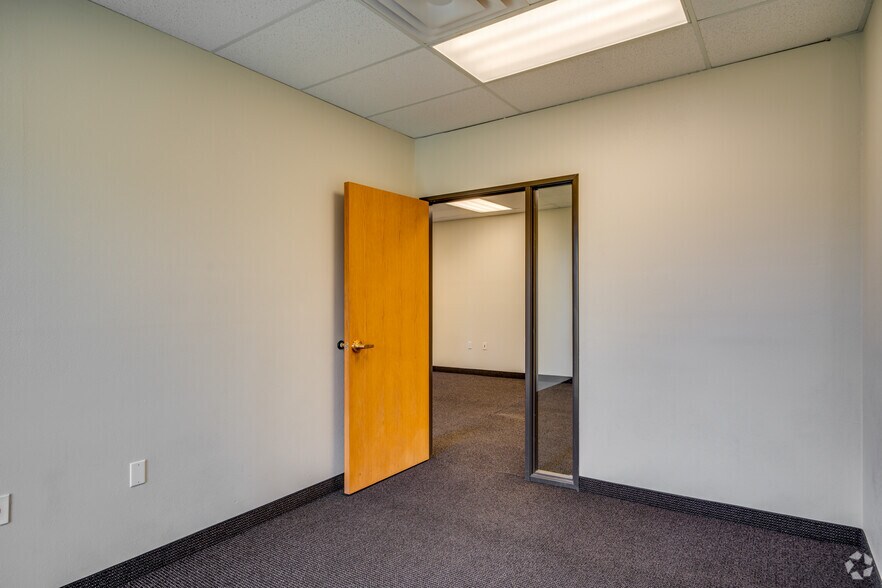 More Photos Of 2550 N Thunderbird Cir, Mesa Office For Sale