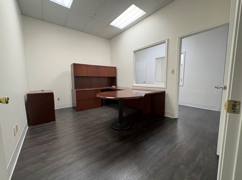 More Photos Of 2081 Dime Dr, Springdale Warehouse For Lease
