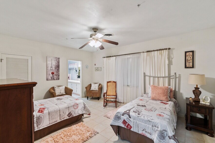 More Photos Of 27 S Center St, Eustis Assisted Living For Sale