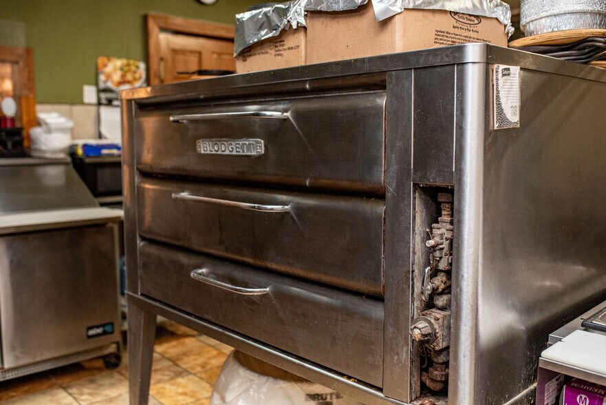 More Photos Of 421 N Virginia St, Port Lavaca Restaurant For Sale