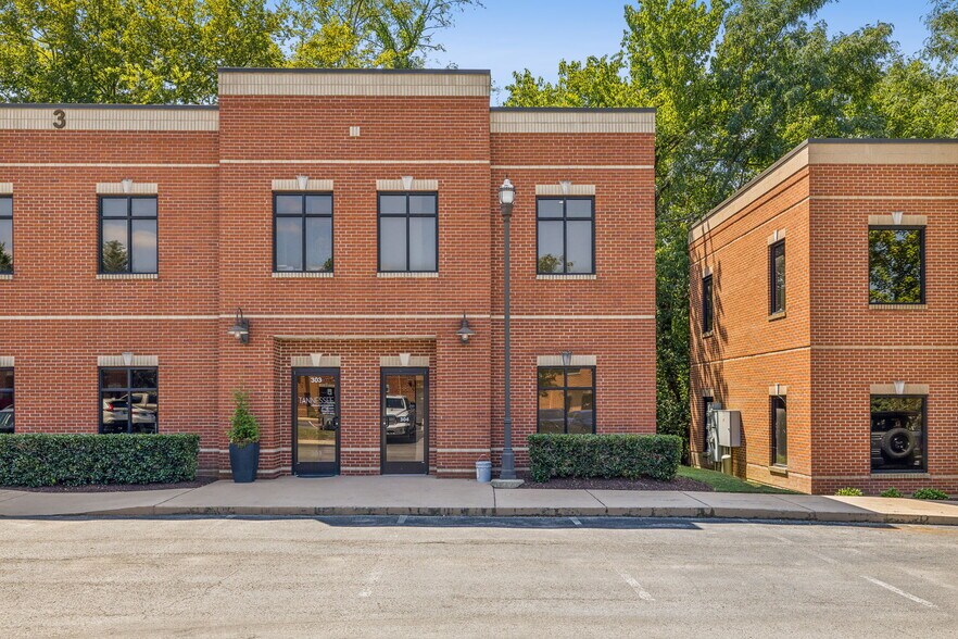 More Photos Of 106 Mission Ct, Franklin Office For Sale