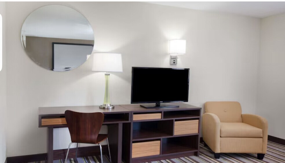 More Photos Of 3160 River Rd, River Grove Hotel For Sale