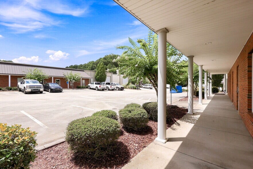 More Photos Of 1655 Oakbrook Dr, Gainesville Flex For Lease