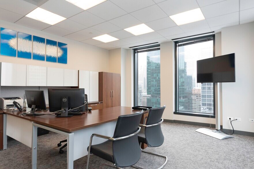 More Photos Of 455 N Cityfront Plaza Dr, Chicago Office For Lease