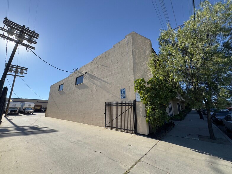 More Photos Of 9245 Glenoaks Blvd, Sun Valley Warehouse For Lease