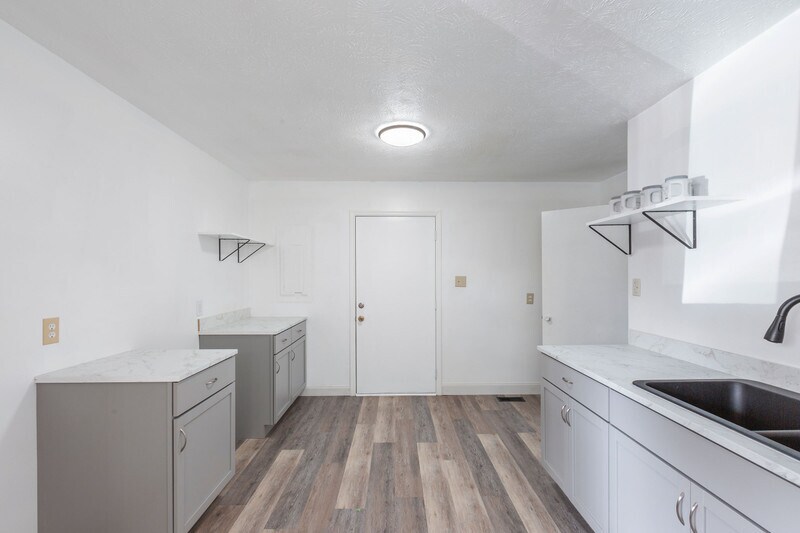 More Photos Of 437 S Royal Ave, Front Royal Office Residential For Lease