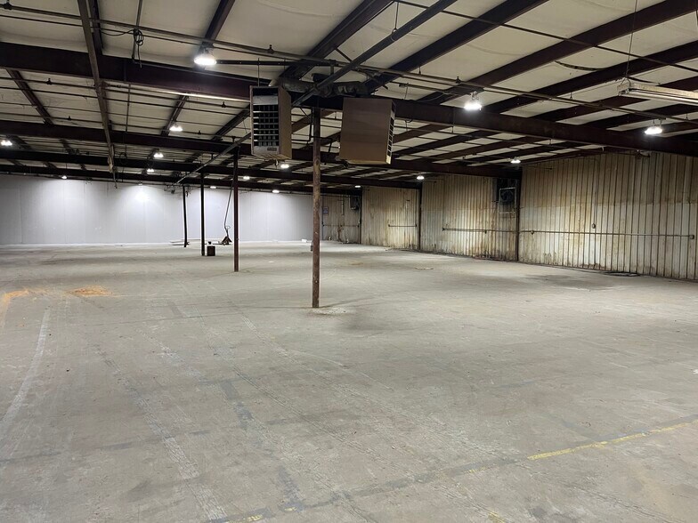 More Photos Of 9479 S Main St, Jonesboro Manufacturing For Lease
