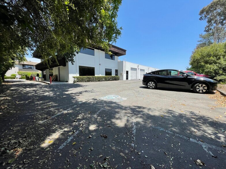 More Photos Of 4 Commercial Blvd, Novato Manufacturing For Lease