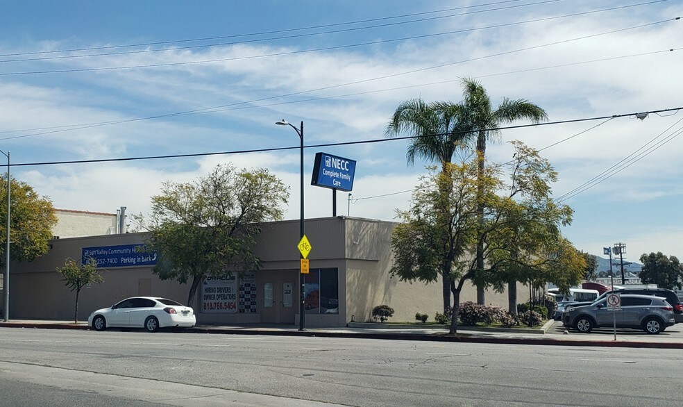 Primary Photo Of 8102-8110 Sunland Blvd, Sun Valley Medical For Sale