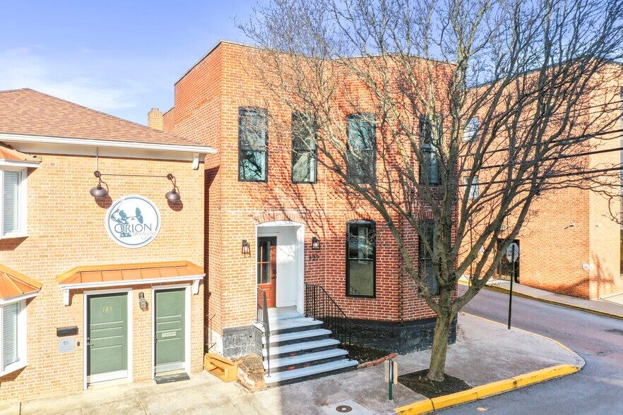 More Photos Of 127 E King St, Martinsburg Office For Lease