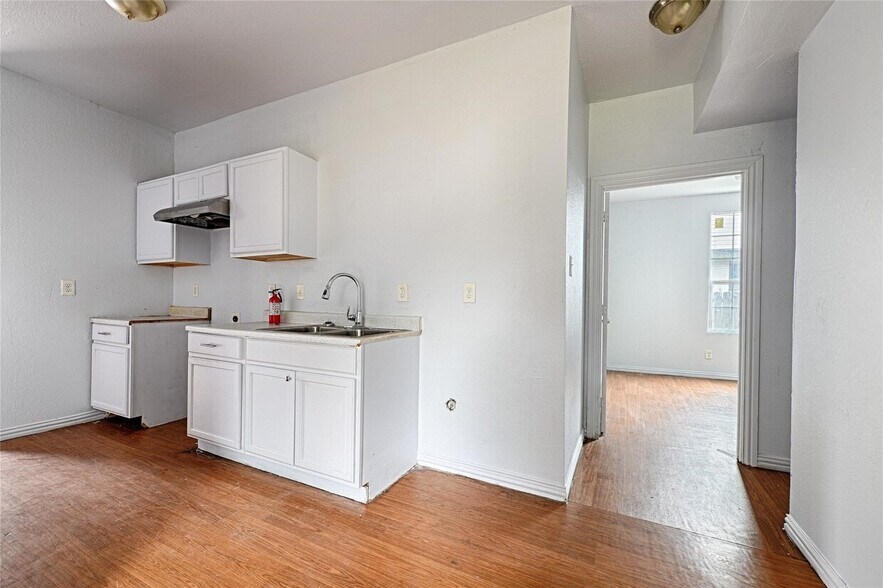 More Photos Of 3020 South Blvd, Dallas Apartments For Sale