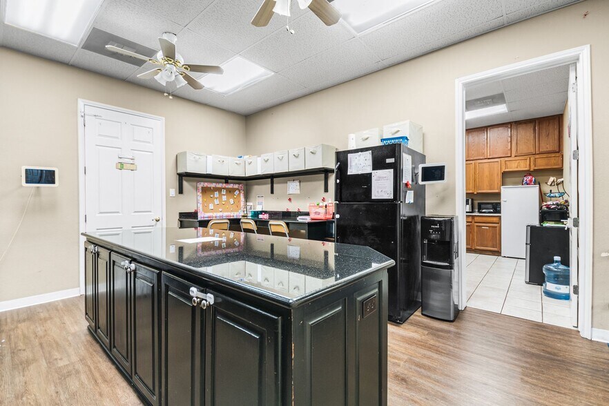 More Photos Of 14235 Blanco Rd, San Antonio Office For Sale