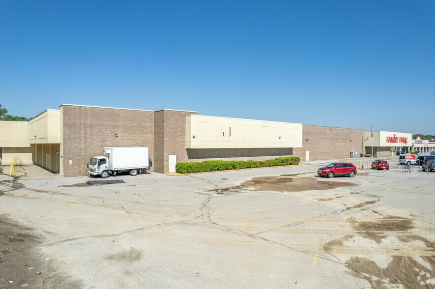 More Photos Of 2650 N 90th St, Omaha Storefront For Lease