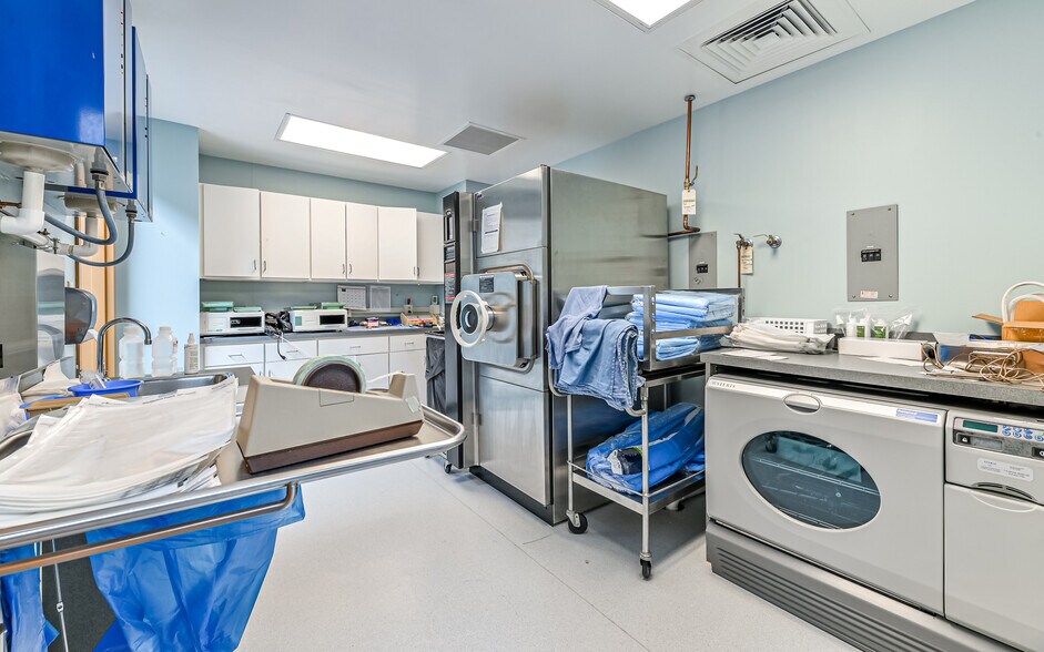 More Photos Of 508-512 N Jefferson st, New Castle Medical For Sale
