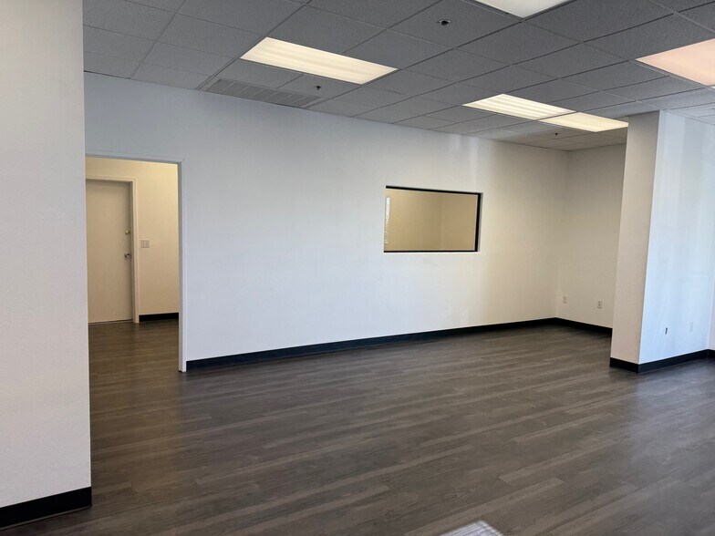 More Photos Of 5075 Cameron St, Las Vegas Distribution For Lease