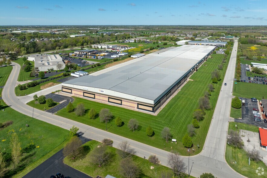 More Photos Of 1381 Partnership Dr, Ashwaubenon Warehouse For Lease