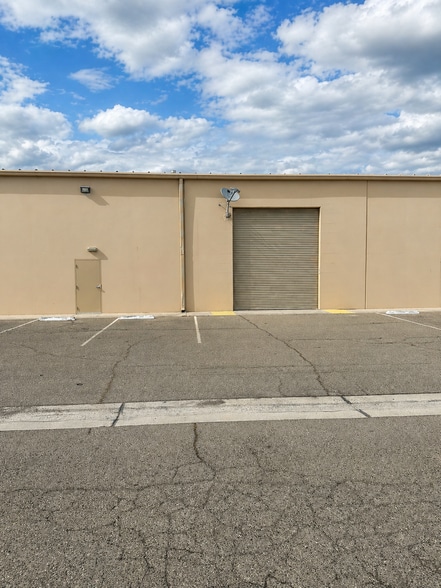 More Photos Of 528 Noble St, Madera Warehouse For Lease