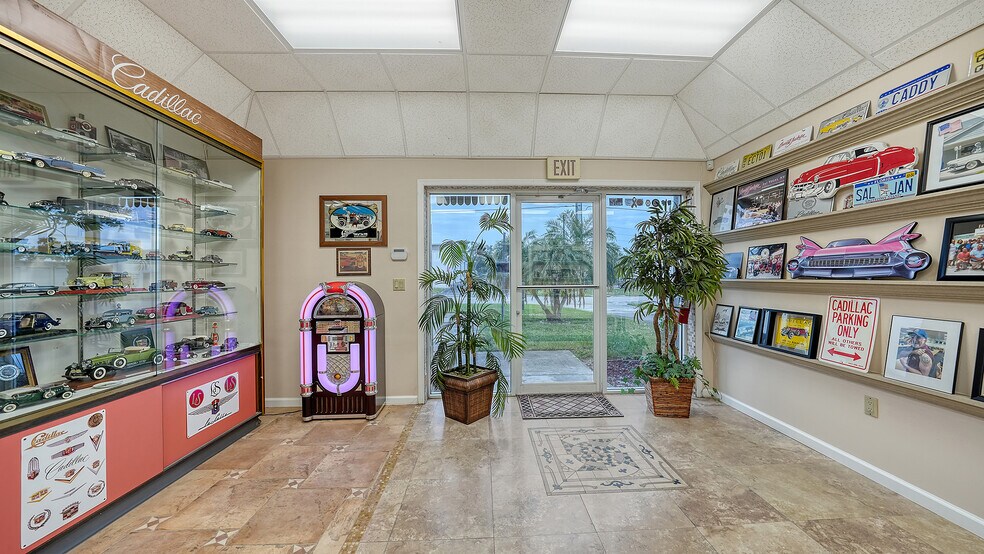 More Photos Of 2111 Whitfield Park Dr, Sarasota Showroom For Sale