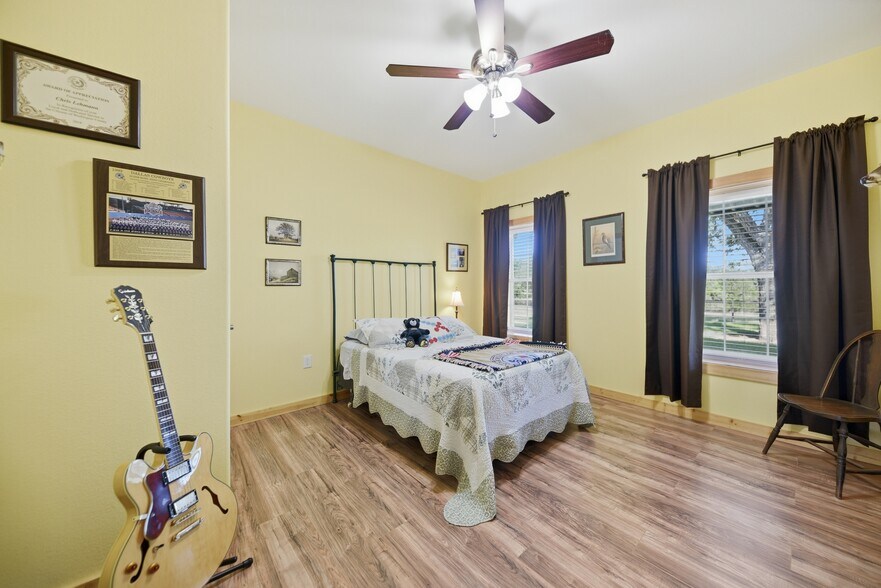 More Photos Of 126 S Berlin Rd, Brenham Specialty For Sale
